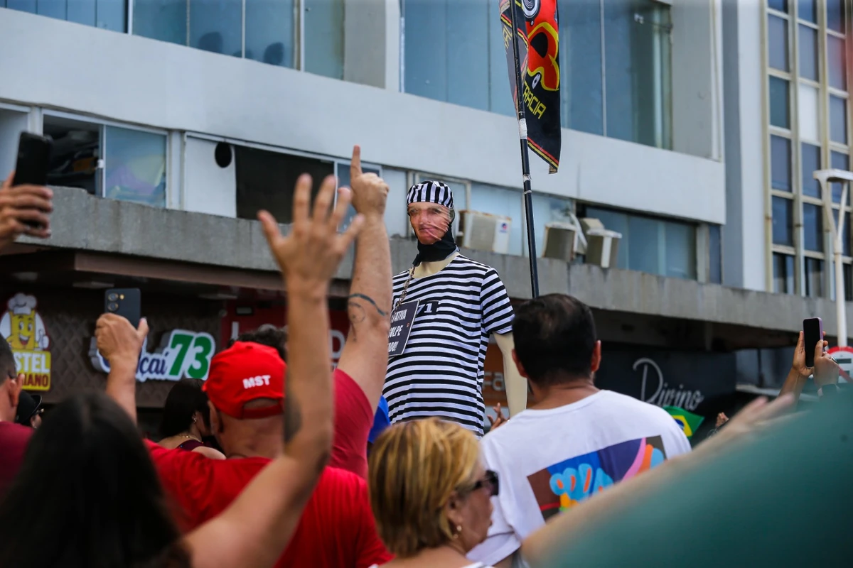 Manifestantes protestam contra PEC da Blindagem em Salvador e outras capitais por Arisson Marinho/CORREIO