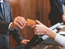 Imagem - Governo define novas regras para check-in e check-out em hotéis; saiba mais