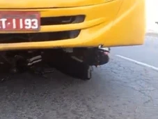Imagem - Após colisão com ônibus, motociclista morre na Avenida Suburbana