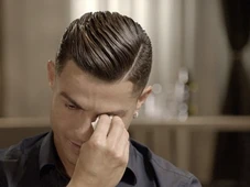 Imagem - Cristiano Ronaldo reencontra funcionária do McDonald's que dava hambúrguer de graça quando ele passava fome