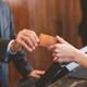 Imagem - Governo define novas regras para check-in e check-out em hotéis; saiba mais
