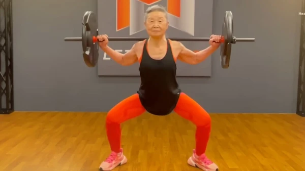 Aos 94 anos, Mika Takishima prova que nunca é tarde para começar a treinar e ensina quatro exercícios para manter a força