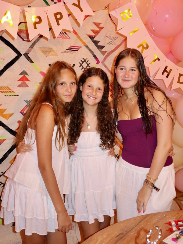 As filhas de Schynaider Moura, Anne Marie, Elle Marie e Gioe Marie por Reprodução