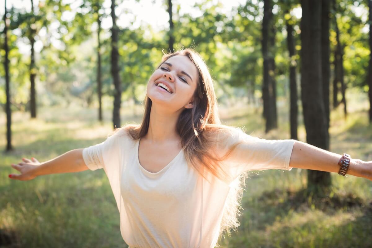 Hábitos para fortalecer a saúde mental reduzem os impactos do estilo de vida moderno e aumentam a qualidade de vida (Imagem: Maples Images | Shutterstock)
