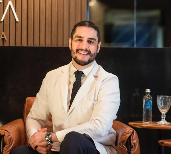 Médico atendia famosos por Reprodução | Facebook