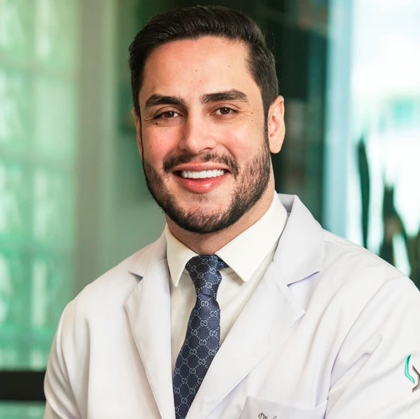 Médico atendia famosos por Reprodução | Facebook