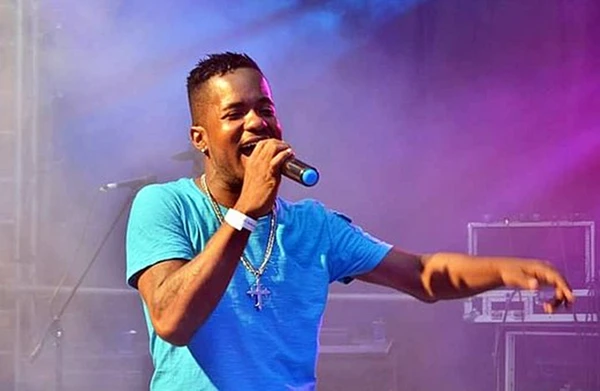 Mocka dividiu os vocais do Harmonia com Xanddy entre 1998 e 2001