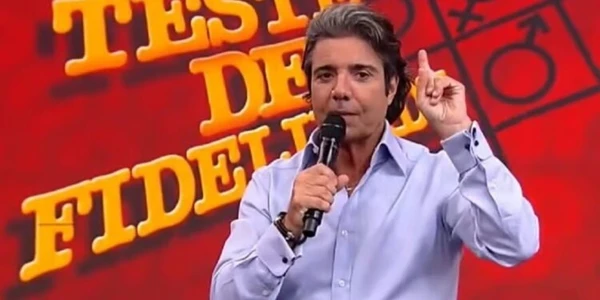 O icônico “Para, para, para!” de João Kleber, que marcou gerações com o Teste de Fidelidade na televisão por Reprodução/Rede TV!