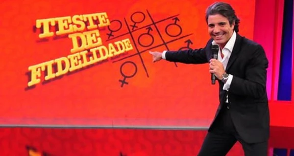 O icônico “Para, para, para!” de João Kleber, que marcou gerações com o Teste de Fidelidade na televisão por Reprodução/Rede TV!