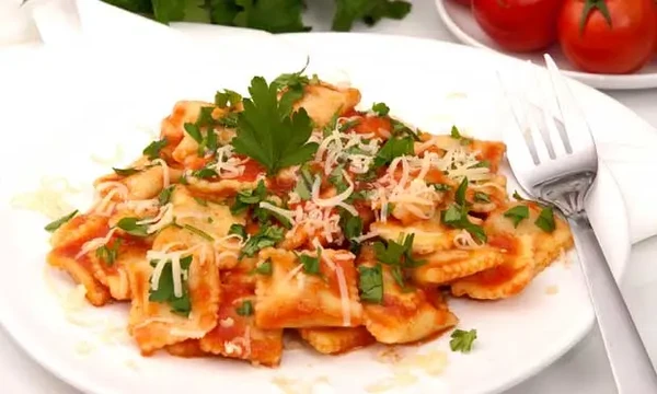 Ravioli ao sugo por Reprodução