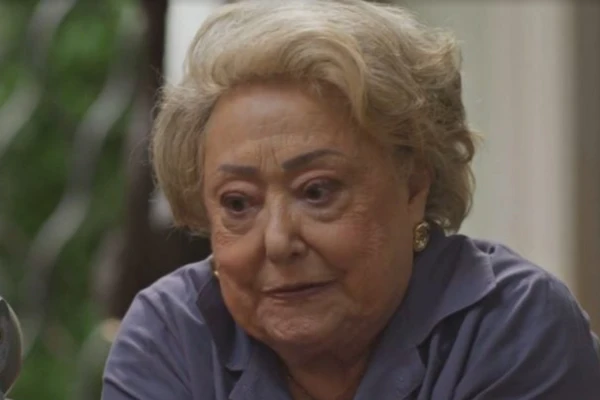 Rosa (Suely Franco) vai recuperar a memória em 