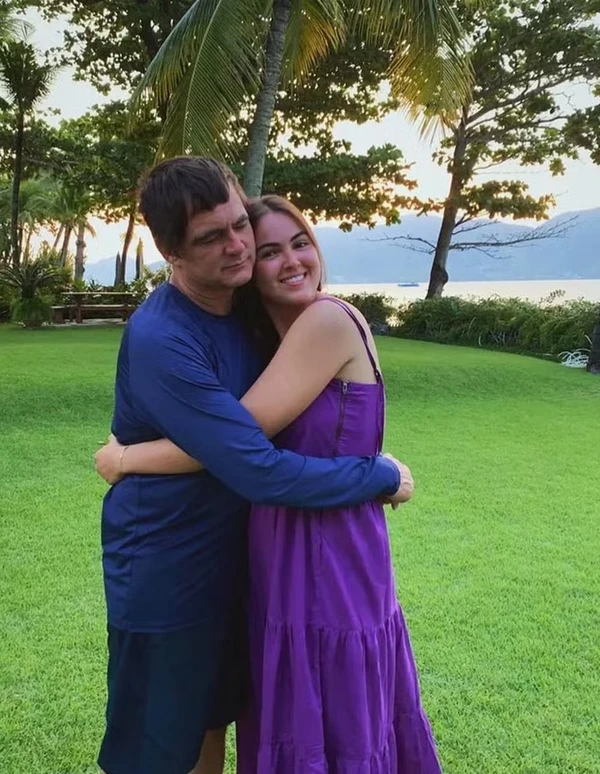 Samuel Rosa com a filha, Ana  por Reprodução/Instagram