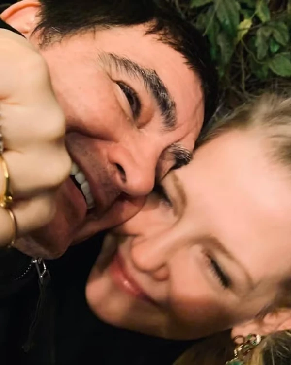 Samuel Rosa e Laura Sarkovas  por Reprodução/Instagram