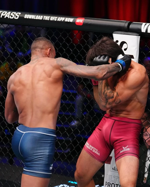 Samuel Sanches nocauteou o americano Chasen Blair em apenas dois minutos por Chris Unger/Zuffa LLC