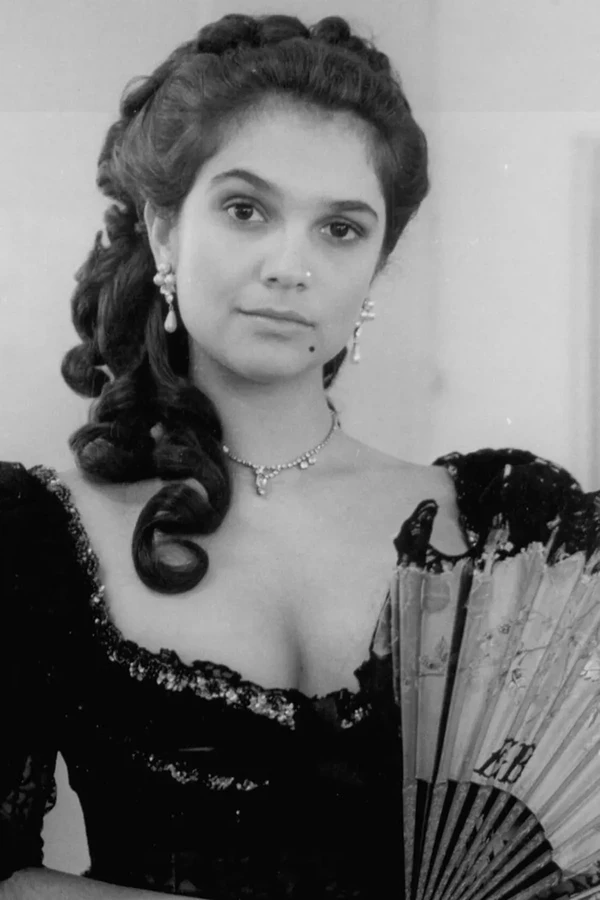 Sandra Annenberg  por Reprodução