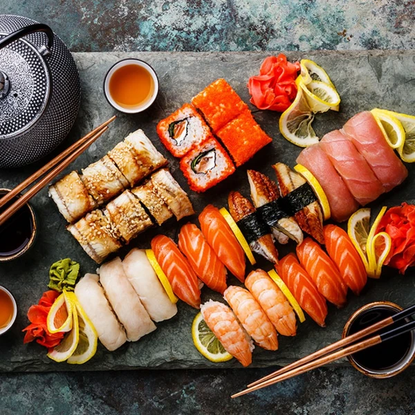 Sushi e comida japonesa por Shutterstock