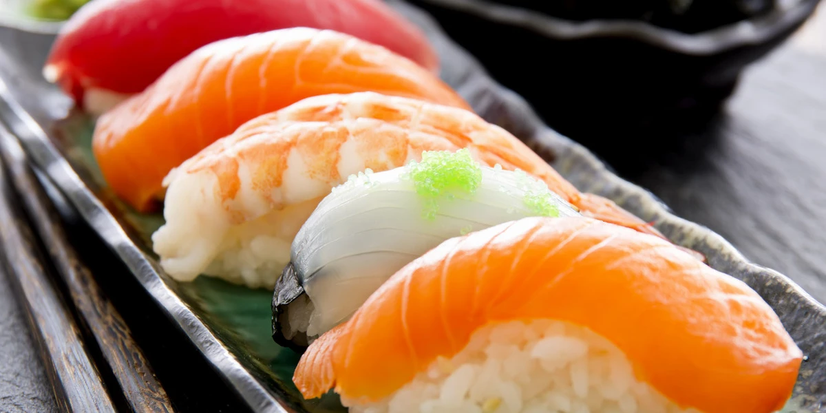 Sushi e comida japonesa por Shutterstock