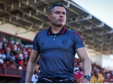 Imagem - Novo técnico do Vitória, Jair Ventura é especialista em salvar equipes do rebaixamento