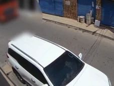 Imagem - Mulher morre atropelada enquanto levava filho para escola em Feira de Santana