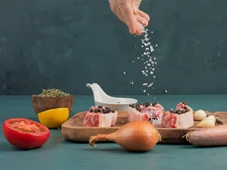 Imagem - Por que colocar sal nos alimentos pode aumentar o risco de depressão e ansiedade