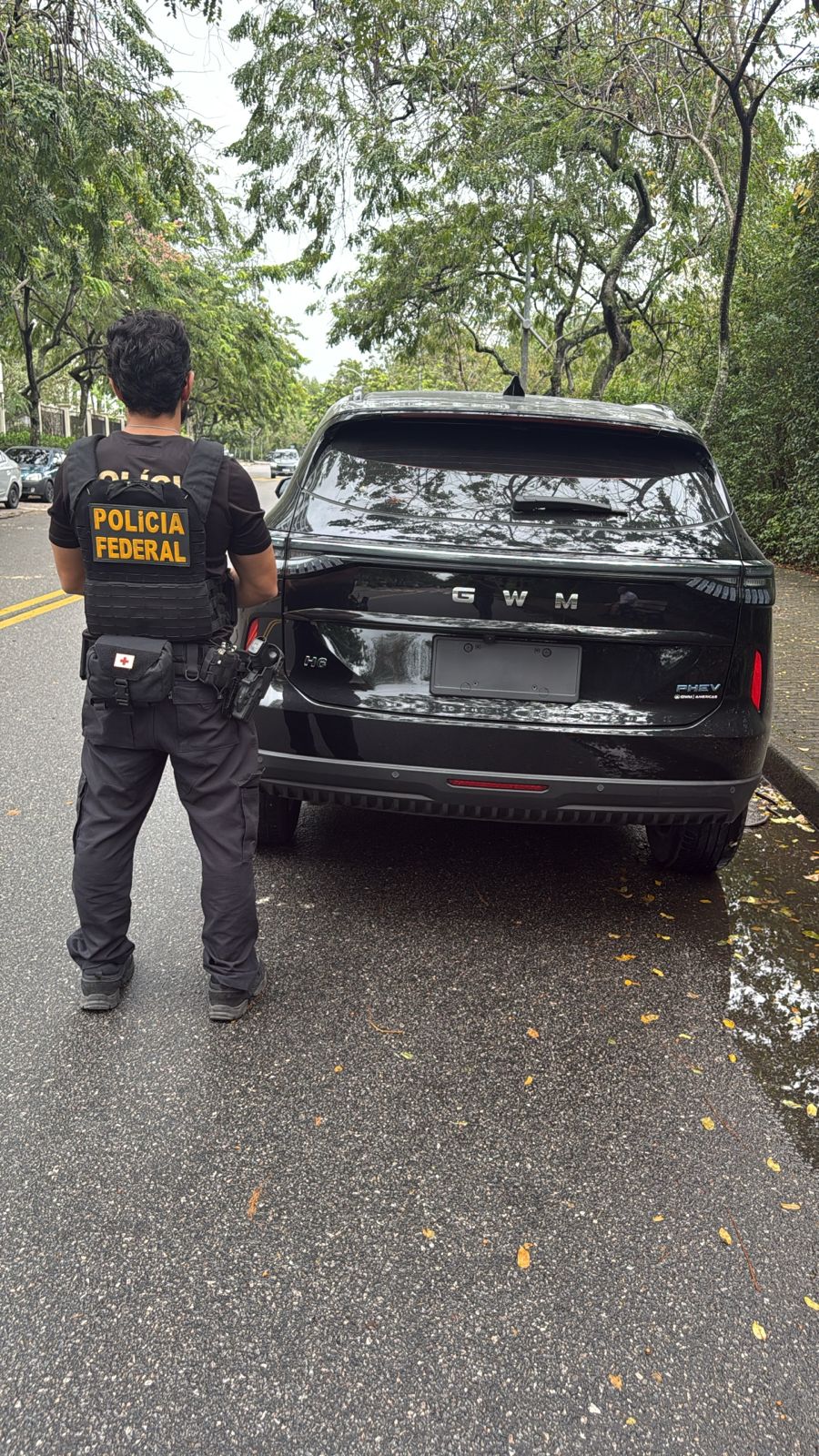Carros de luxo foram apreendidos em mandado contra a advogada por Reprodução