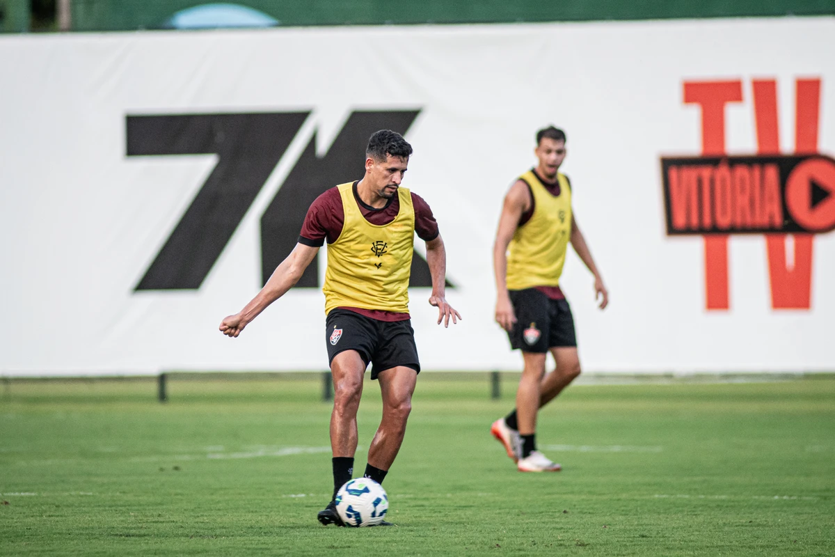 Elenco do Vitória treinando em preparação para encarar o Grêmio (23/9) por Victor Ferreira/EC Vitória