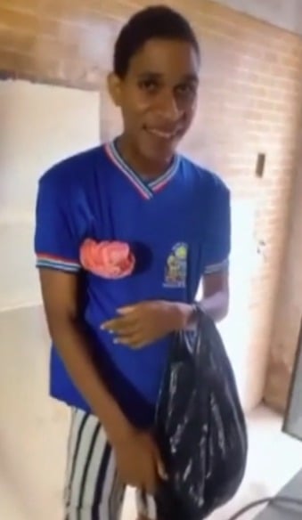 Jovem com autismo é morto no Rio Sena e moradores acusam PM por Reprodução 
