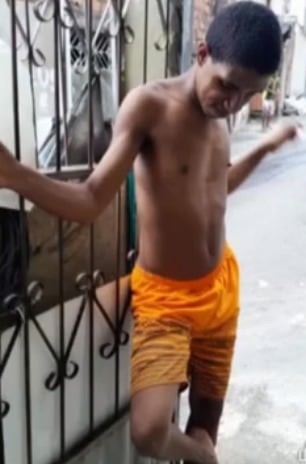 Jovem com autismo é morto no Rio Sena e moradores acusam PM por Reprodução 