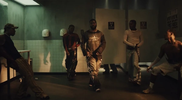 Khalid ousa em novo clipe e viraliza nas redes por Reprodução/X