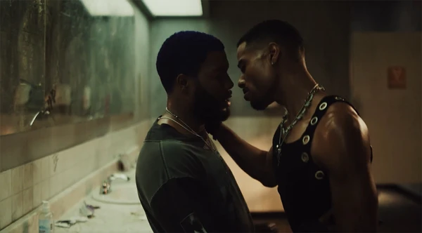 Khalid ousa em novo clipe e viraliza nas redes por Reprodução/X