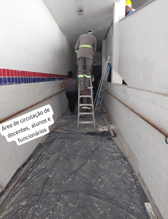 Obras causam transtornos em colégio estadual de Salvador por Reprodução