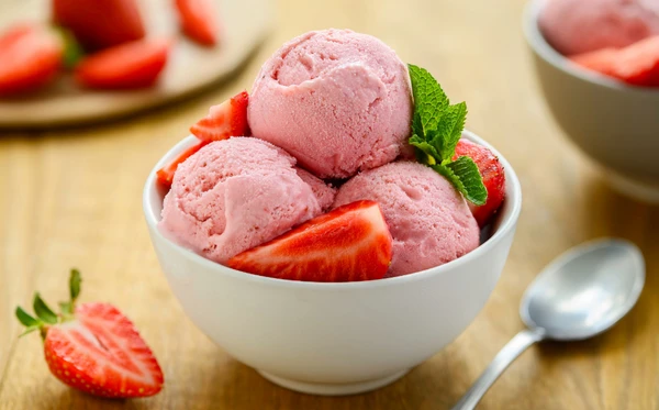 Sorvete de morango por Shutterstock/Reprodução