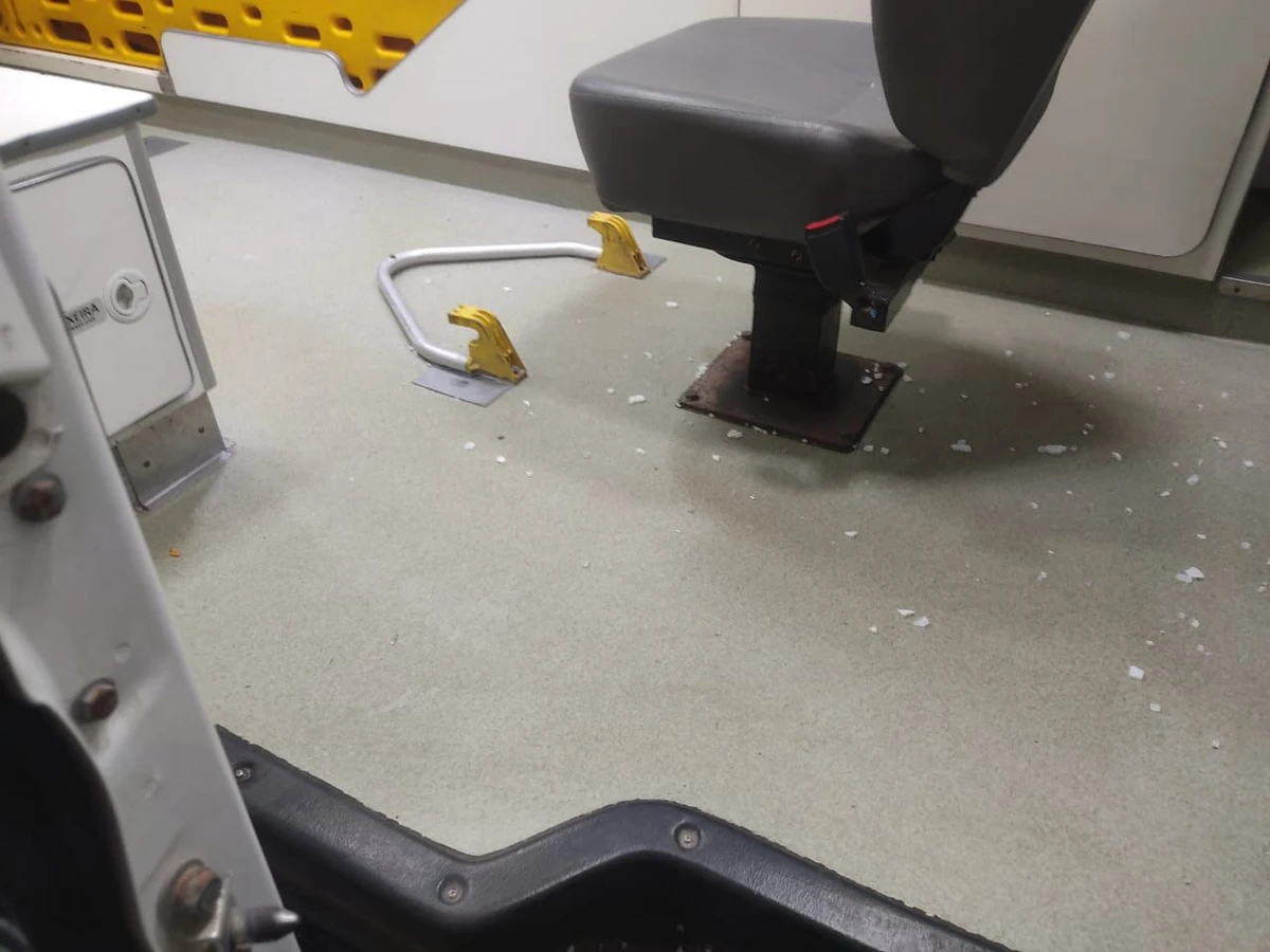Veículo foi apedrejado às margens da BR-116 por Prefeitura de Salvador