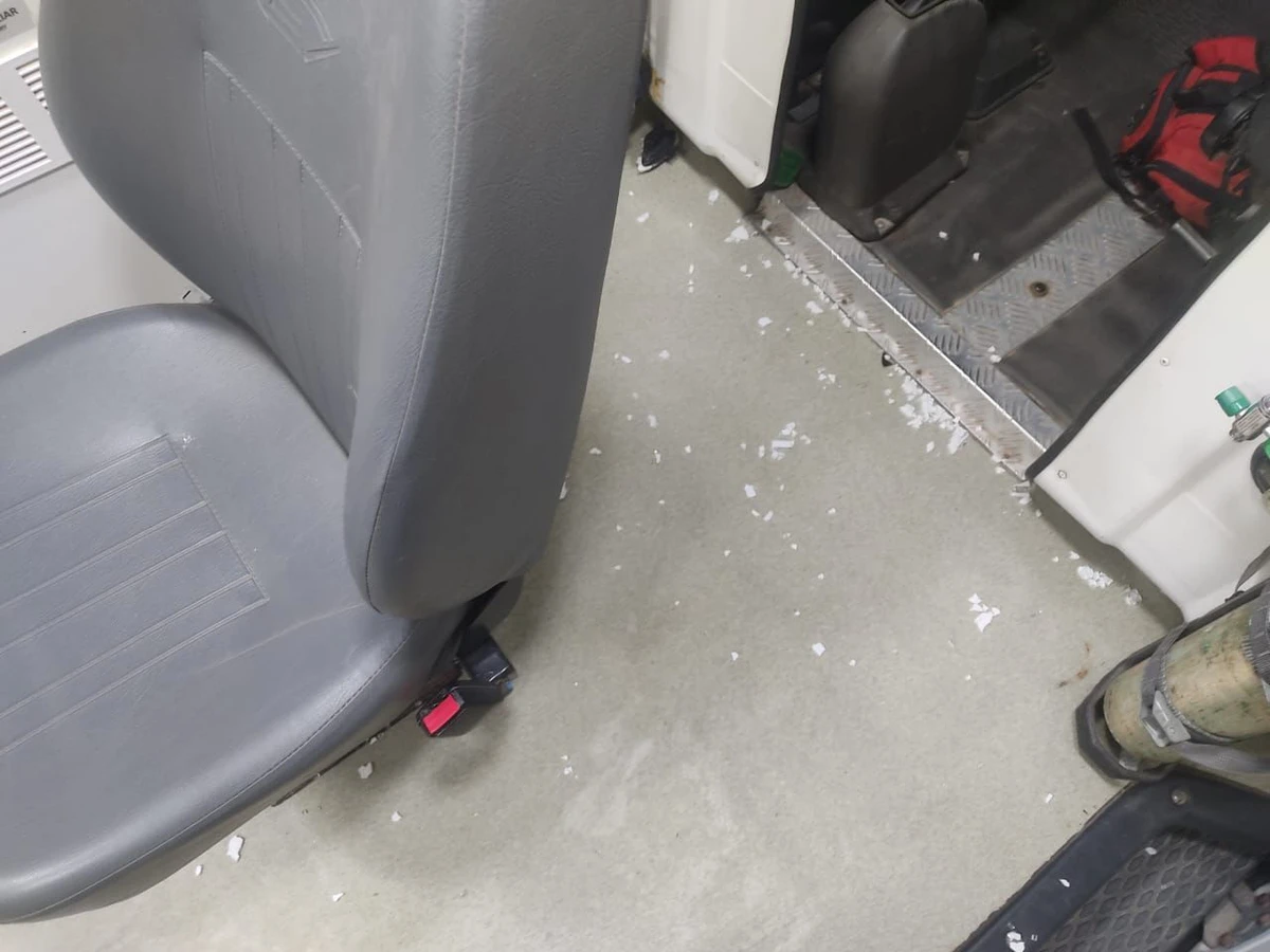 Veículo foi apedrejado às margens da BR-116 por Prefeitura de Salvador