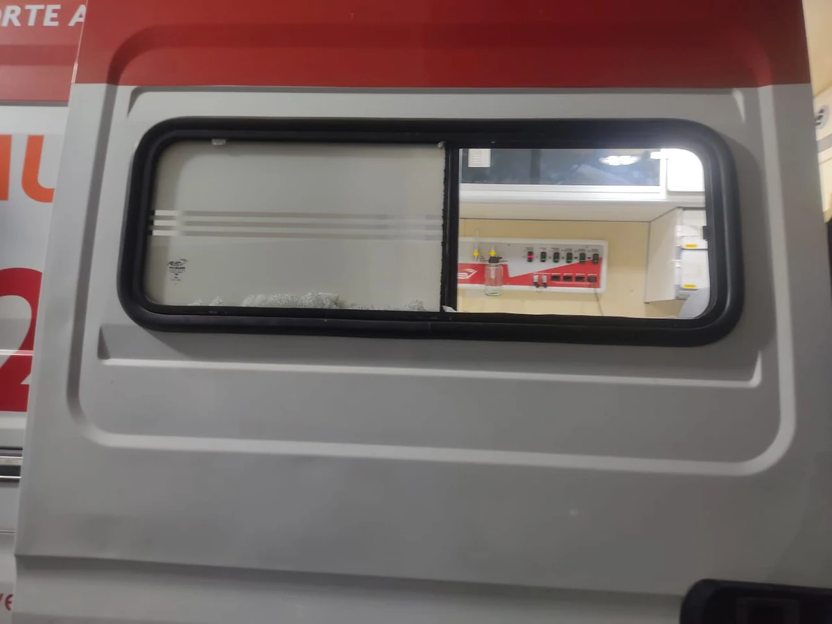 Veículo foi apedrejado às margens da BR-116 por Prefeitura de Salvador