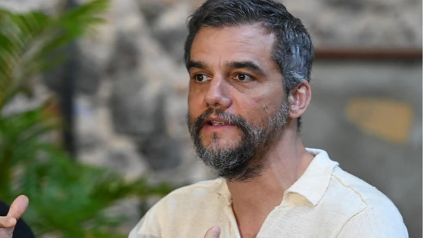 Wagner Moura recebe prêmio internacional de melhor ator por 'O Agente Secreto'