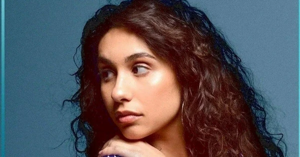 A cantora canadense Alessia Cara por Divulgação 