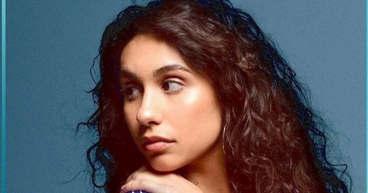 A cantora canadense Alessia Cara por Divulgação 