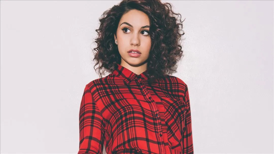 A cantora canadense Alessia Cara por Divulgação 