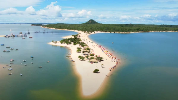 Alter do Chão reúne natureza, águas cristalinas e festas únicas
