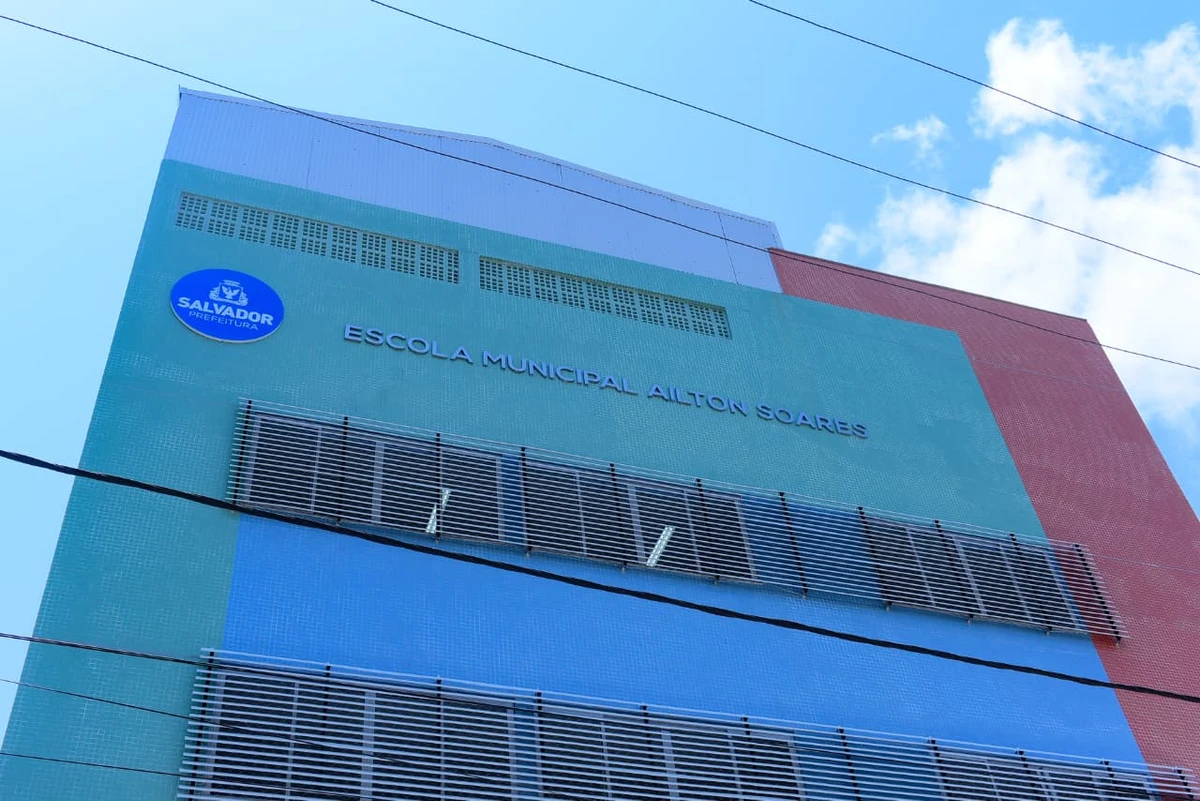 Bruno Reis entregou escola reconstruída em Cosme de Farias