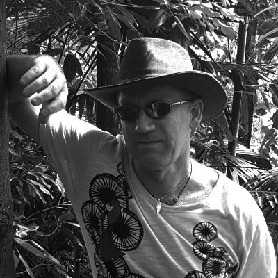 Dominic Milton Trott é o autor do livro The Drug Users Bible" (A Bíblia dos Usuários de Drogas) por Reprodução