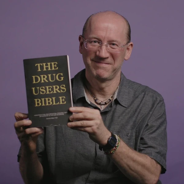 Dominic Milton Trott é o autor do livro The Drug Users Bible" (A Bíblia dos Usuários de Drogas) por Reprodução