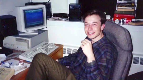 Abandonou Stanford após 2 dias: Ingressou na universidade em 1995, mas deixou o curso para fundar a Zip2 por Reprodução