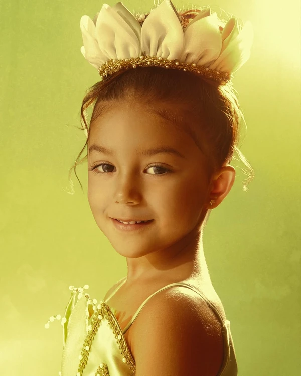Liz encanta como princesa Tiana em festa de 4 anos por Reprodução/Instagram