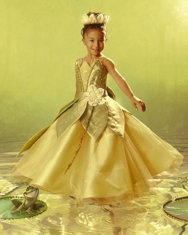 Liz encanta como princesa Tiana em festa de 4 anos por Reprodução/Instagram