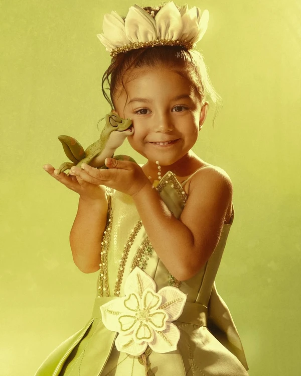 Liz encanta como princesa Tiana em festa de 4 anos por Reprodução/Instagram