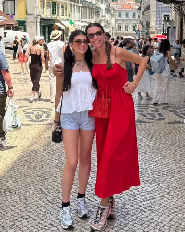 Mônica Martelli e a filha Julia, de 16 anos