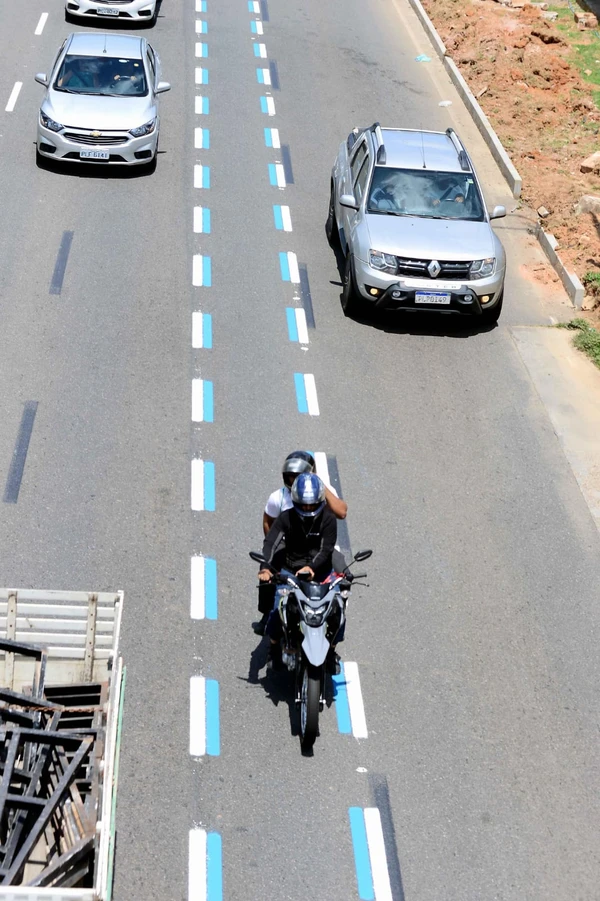 Primeira motofaixa de Salvador, na Avenida Mário Leal Ferreira (Bonocô) | por Jefferson Peixoto/Secom PMS
