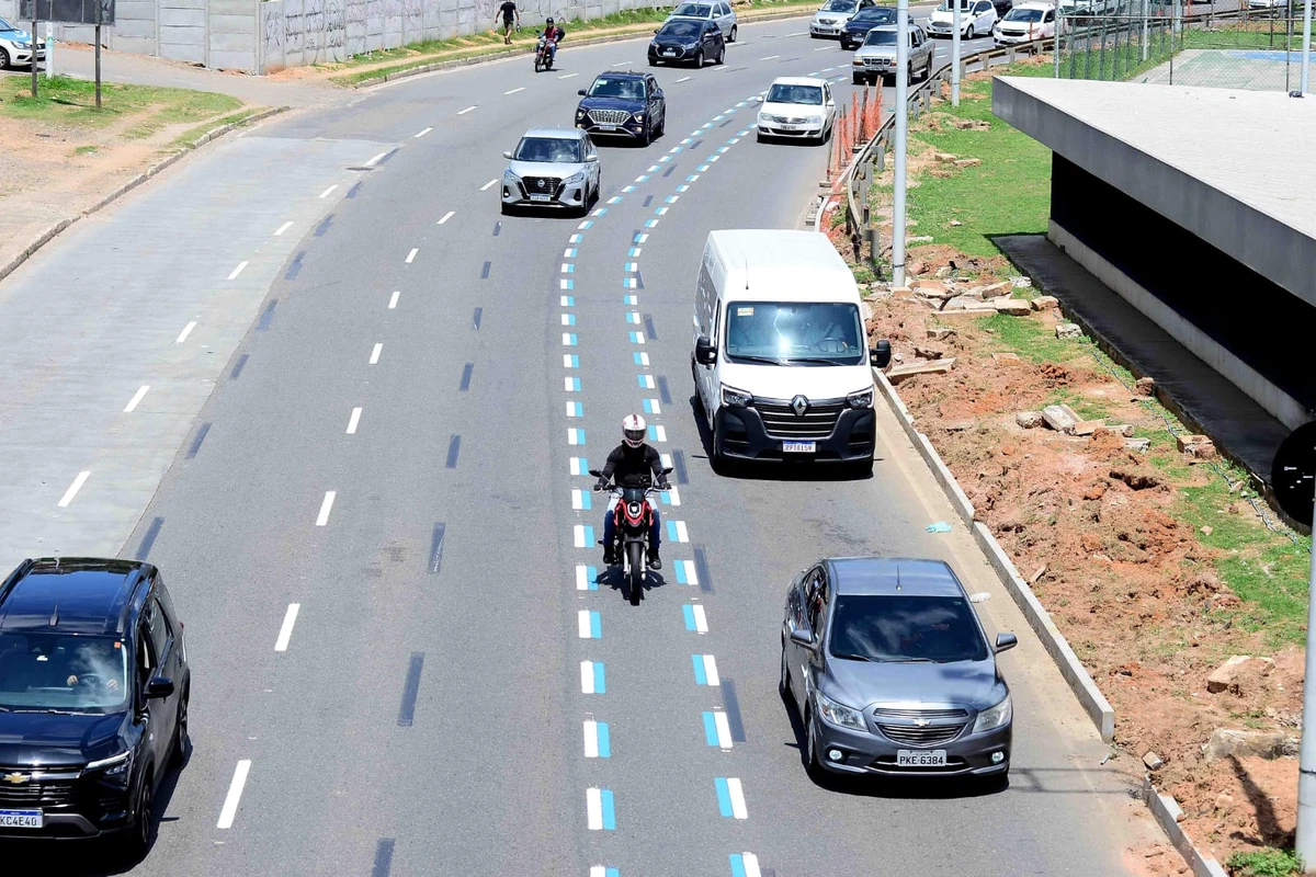 Primeira motofaixa de Salvador, na Avenida Mário Leal Ferreira (Bonocô) | por Jefferson Peixoto/Secom PMS